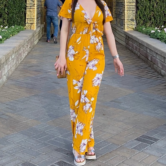 Revolve jumpsuit - Picture 7 of 9